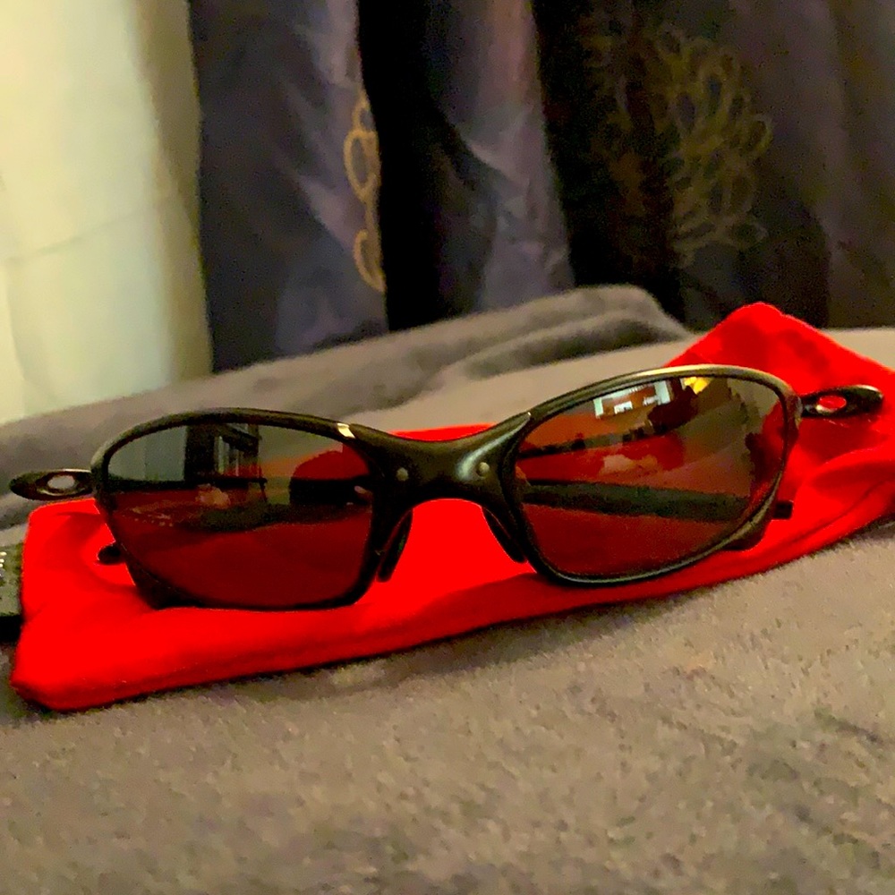 Oakley Juliet Black W/ black polarised lenses